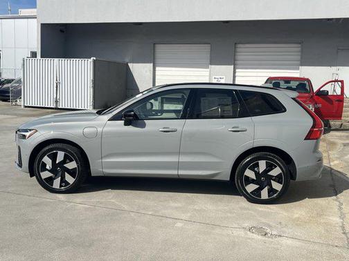 2025 Volvo XC60 Plug-In Hybrid T8 Plus