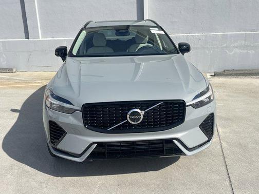 2025 Volvo XC60 Plug-In Hybrid T8 Plus