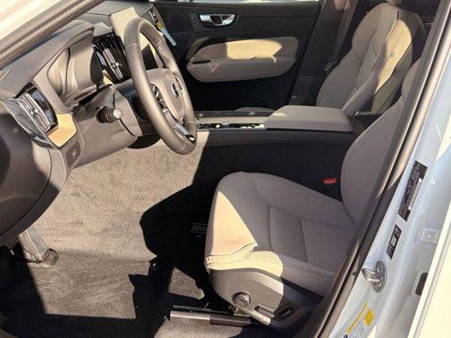 2026 Volvo XC60 B5 Core