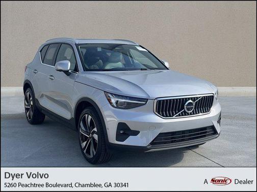 2025 Volvo XC40 B5 Ultra Bright Theme