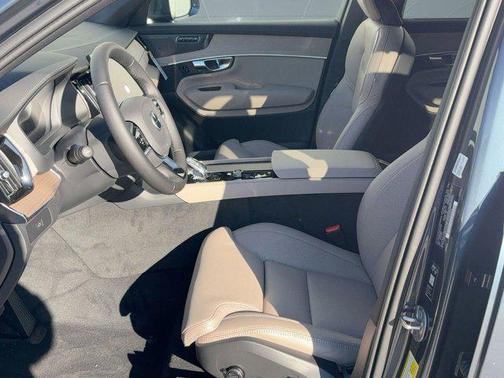 2026 Volvo XC90 Ultra, B6 AWD Gas (mild hybrid), Gasoline, Bright, 6 Seats