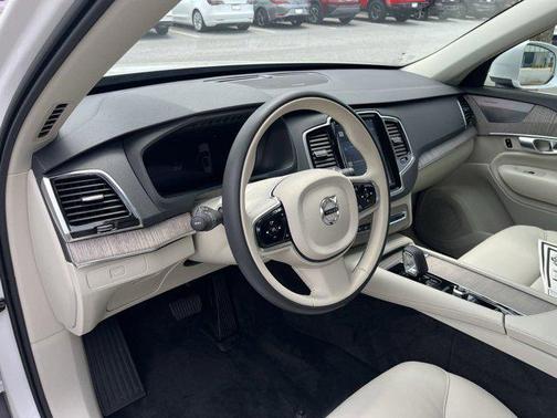 2024 Volvo XC90 B6 Plus Bright Theme 7-Seater