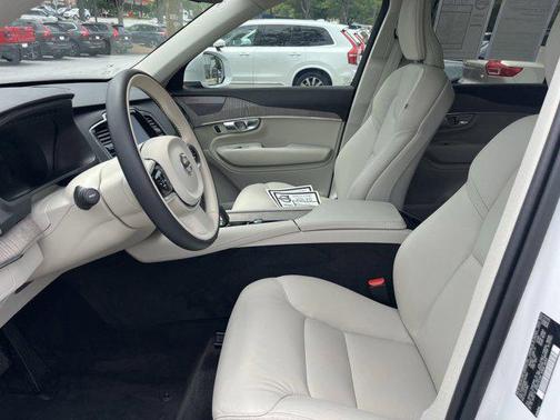 2024 Volvo XC90 B6 Plus Bright Theme 7-Seater