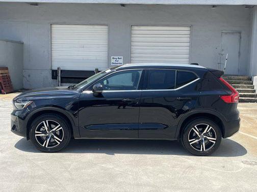 2024 Volvo XC40 B5 Core Bright Theme