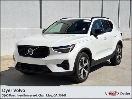 2023 Volvo XC40 B5 Plus Dark Theme