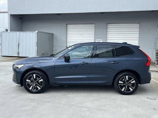 2026 Volvo XC60 Core B5 AWD Gas (mild hybrid) Gasoline Dark