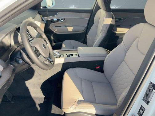 2026 Volvo XC90 Plus, B6 AWD Gas (mild hybrid), Gasoline, Bright, 6 Seats