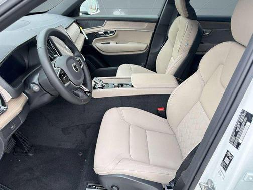 Crystal White Pearl 2026 Volvo XC90 Plus, B6 AWD Gas (mild hybrid), Gasoline, Bright, 7 Seats