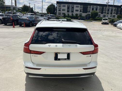 2023 Volvo V60 Cross Country B5 Plus