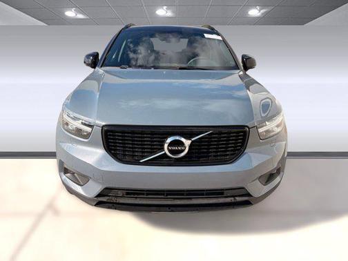 2022 Volvo XC40 T4 R-Design