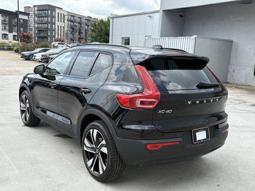 2026 Volvo XC40 B4 Plus