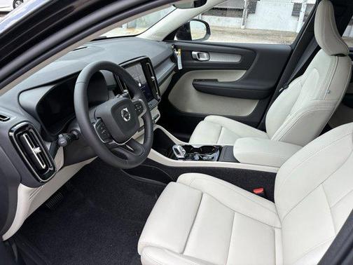 2026 Volvo XC40 B4 Plus