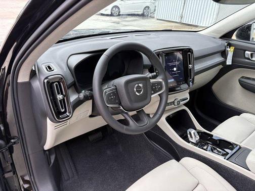 2026 Volvo XC40 B4 Plus
