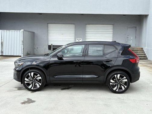 2026 Volvo XC40 B4 Plus