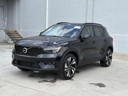 2026 Volvo XC40 B4 Plus
