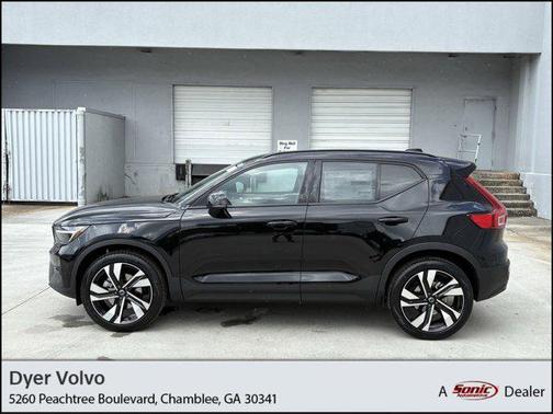 2026 Volvo XC40 B4 Plus