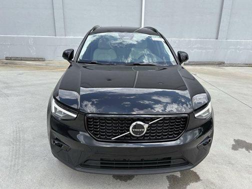 2026 Volvo XC40 B4 Plus