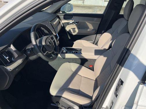 2026 Volvo XC90 B6 Core