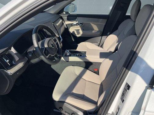 2026 Volvo XC90 B6 Core