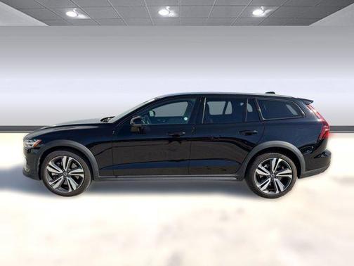 Onyx Black Metallic 2025 Volvo V60 Cross Country Plus, B5 AWD Gas (mild hybrid)
