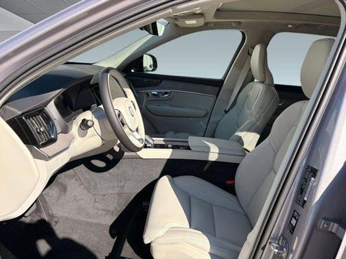 2026 Volvo XC90 B6 Ultra Dark Theme 7-Seater