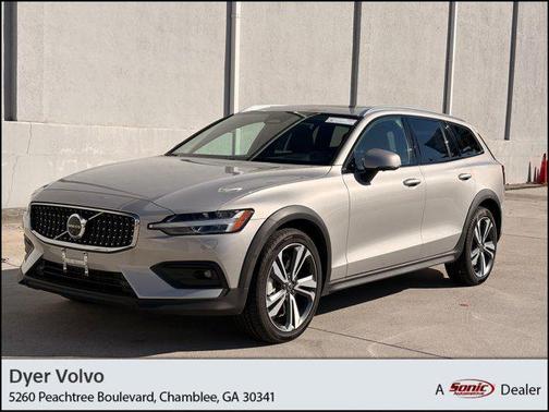 2025 Volvo V60 Cross Country B5 Plus