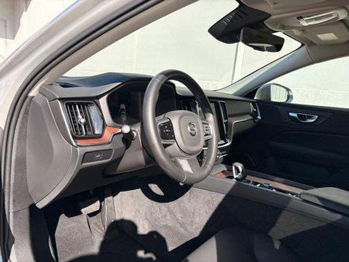 2025 Volvo V60 Cross Country B5 Plus
