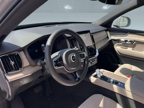 2026 Volvo XC90 B6 Core