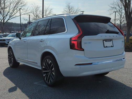 2025 Volvo XC90 Plug-In Hybrid T8 Plus 7-Seater
