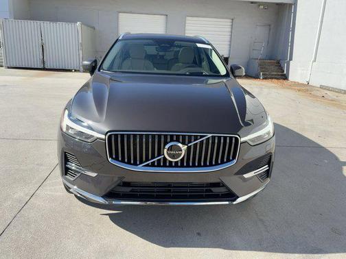2022 Volvo XC60 Recharge Plug-In Hybrid T8 Inscription Expression