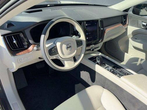 2022 Volvo XC60 Recharge Plug-In Hybrid T8 Inscription Expression