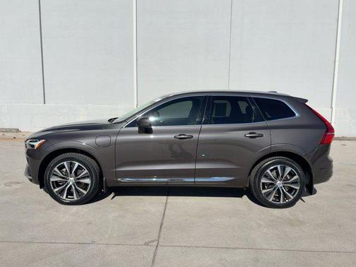 2022 Volvo XC60 Recharge Plug-In Hybrid T8 Inscription Expression