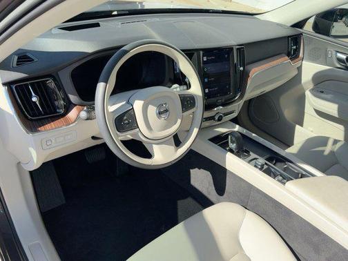 2022 Volvo XC60 Recharge Plug-In Hybrid T8 Inscription Expression