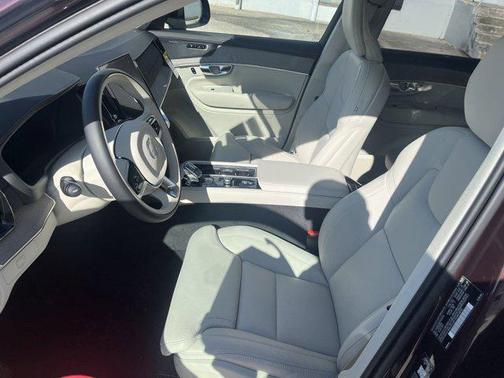 2026 Volvo XC90 B6 Ultra Dark Theme 7-Seater