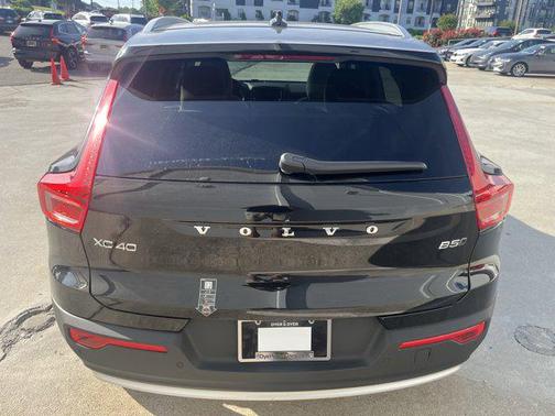 2025 Volvo XC40 B5 Plus Bright Theme