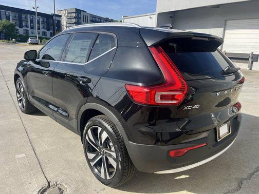 2025 Volvo XC40 B5 Plus Bright Theme