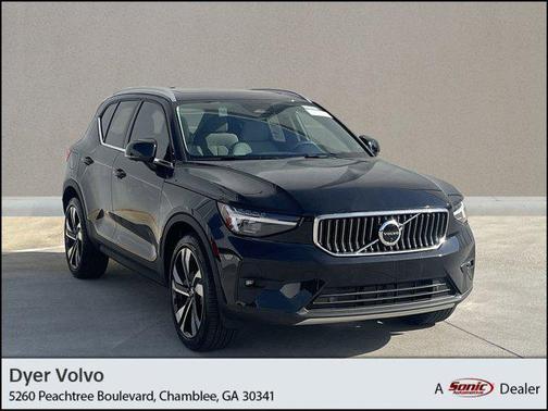 2025 Volvo XC40 B5 Plus Bright Theme