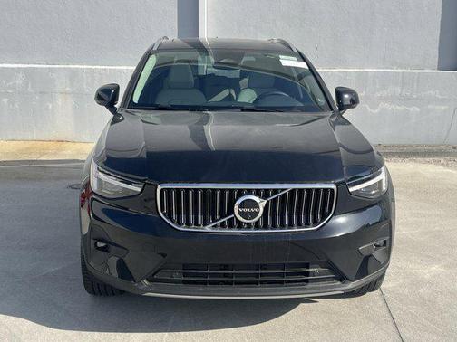 2025 Volvo XC40 B5 Plus Bright Theme