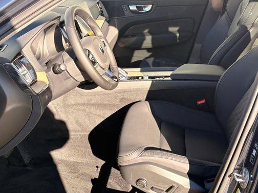 2026 Volvo XC60 B5 Core