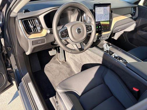 2026 Volvo XC60 B5 Core