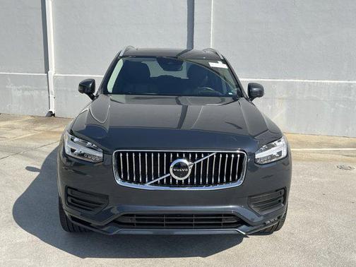 2022 Volvo XC90 T6 Momentum