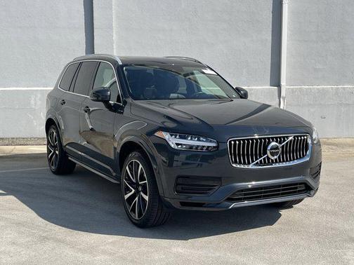 2022 Volvo XC90 T6 Momentum