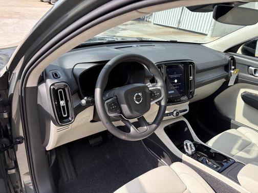 2026 Volvo XC40 B4 Plus