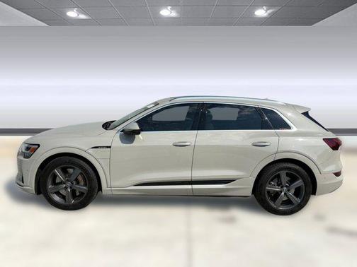 2019 Audi e-tron Premium Plus