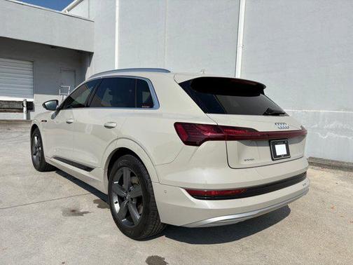 2019 Audi e-tron Premium Plus