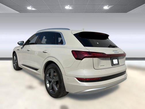 2019 Audi e-tron Premium Plus