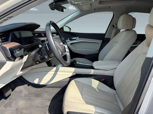 2019 Audi e-tron Premium Plus