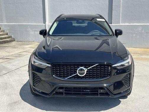 2023 Volvo XC60 B6 Ultimate Dark Theme