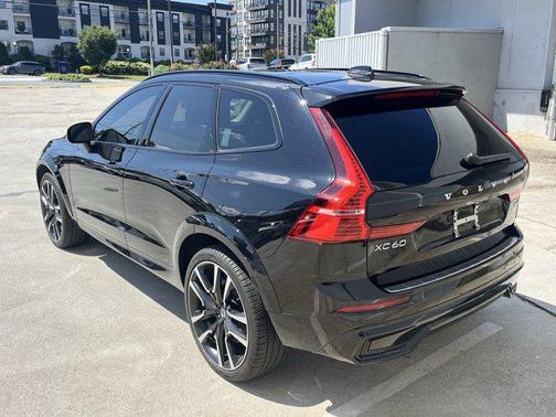 2023 Volvo XC60 B6 Ultimate Dark Theme