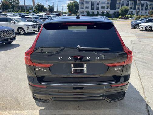 2023 Volvo XC60 B6 Ultimate Dark Theme